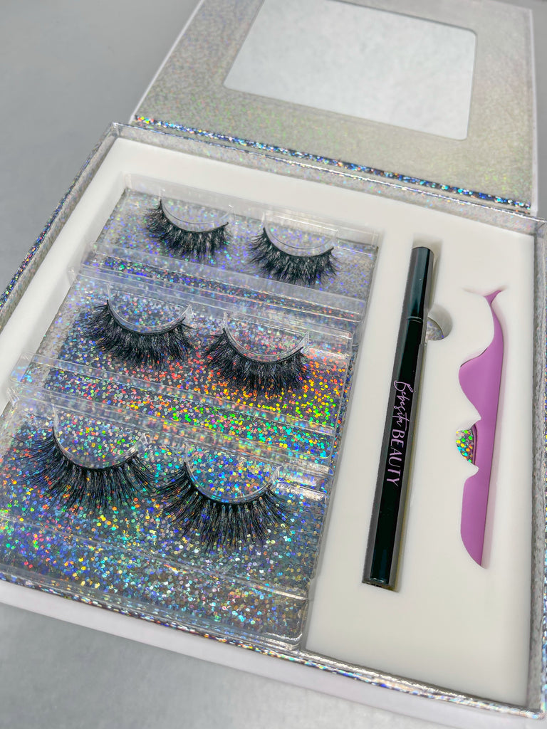 Lash books include a mirror, lash applicator and our highly pigmented Onix Bebesita Beauty Liquid Eyeliner Pen with its super fine felt tip applicator for precise application. Included lashes: Cabrona, Dinero & Lala (listed from their placement in the lash book - top to bottom).  Cabrona - 18MM tapered and wispy  Dinero - 20MM tapered and wispy  Lala - 22MM tapered and wispy