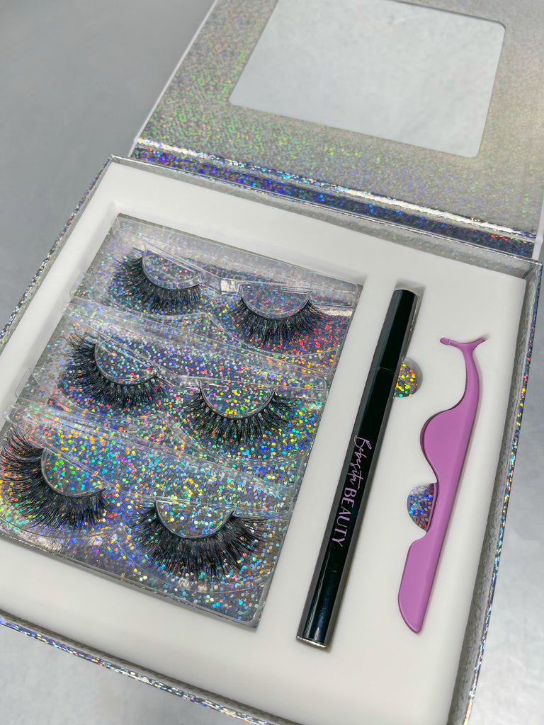 Lash books include a mirror, lash applicator and our highly pigmented Onix Bebesita Beauty Liquid Eyeliner Pen with its super fine felt tip applicator for precise application... Included lashes: Diosa, Exquisita & Sueno (listed from their placement in the lash book - top to bottom).  Exquisita - A BRAND NEW lash set that we've never offered before and will only be offered in this lash book...  Diosa - 18MM tapered and wispy  Exquisita - 18MM tapered and wispy  Sueno - 22MM tapered and wispy