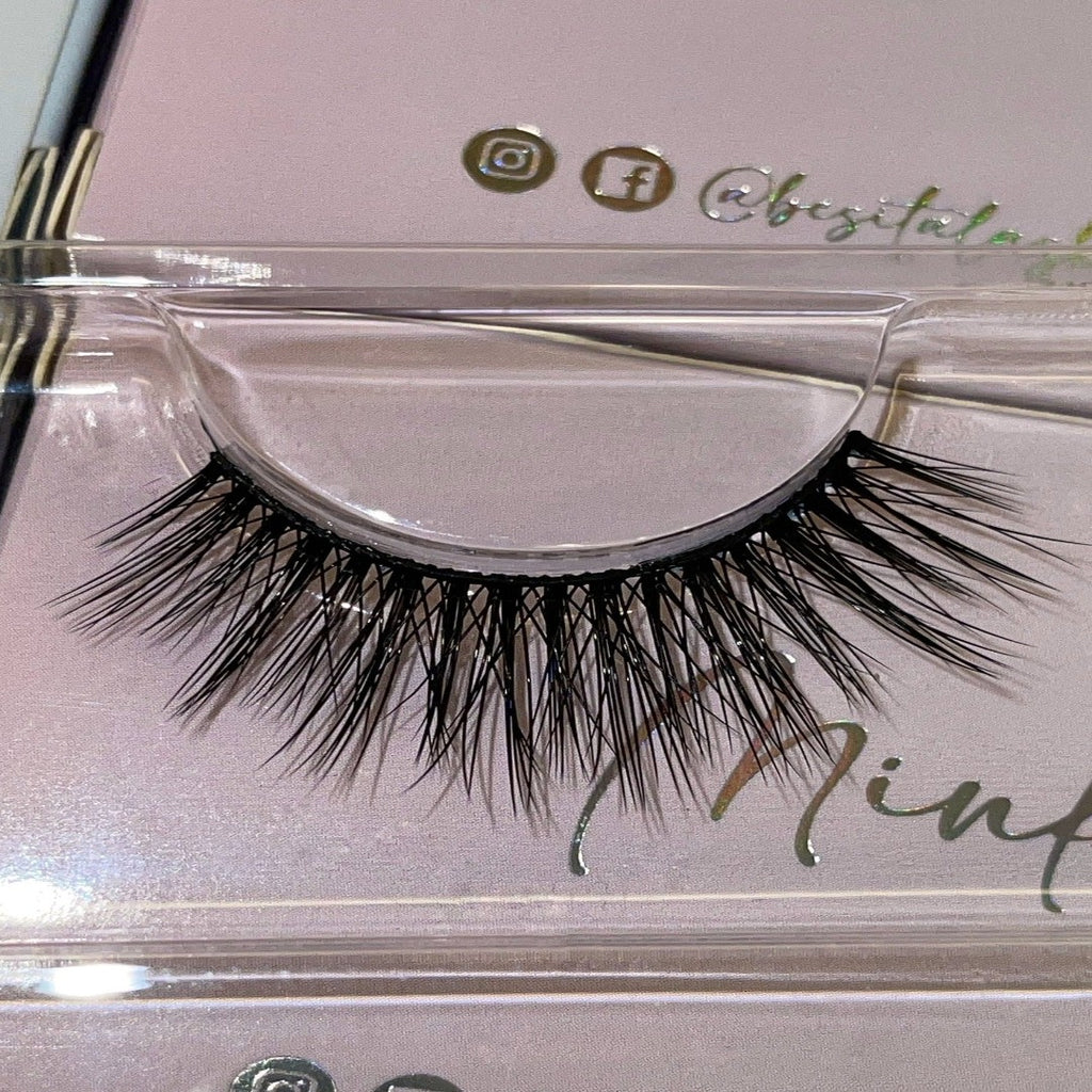 Chica - Cruelty free, 3D wispy luxury eyelash